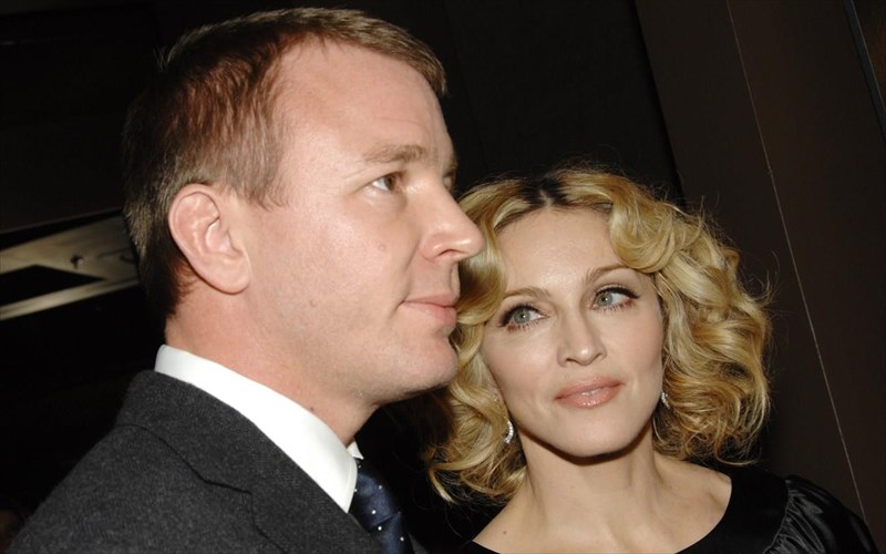 madonna-kai-guy-ritchie-gia-proti-fora-ksana-mazi-meta-ton-xorismo-tous
