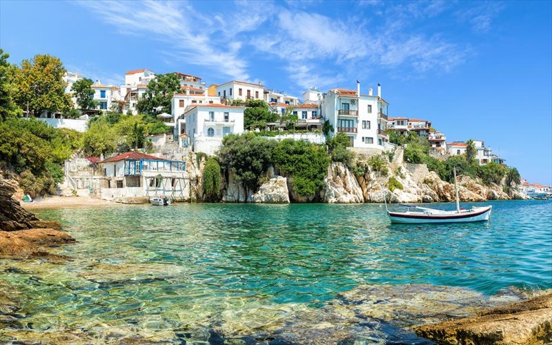 ta-agapimena-ellinika-nisia-gia-tis-diakopes-tou-2020