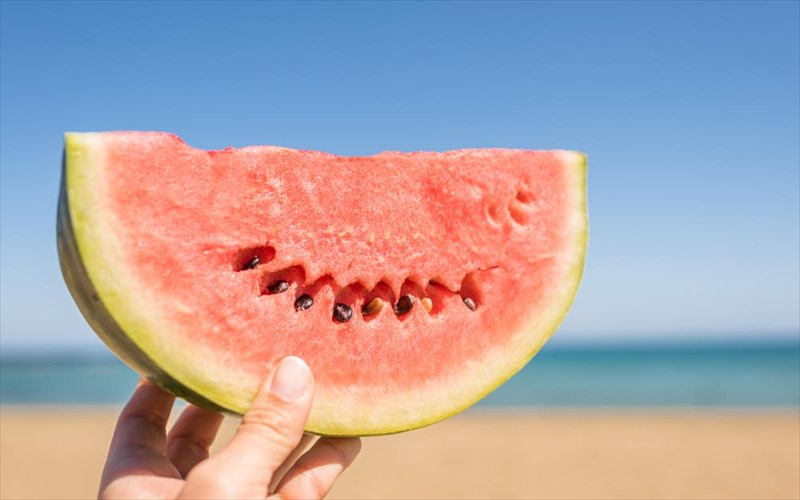 ti-snak-na-paroume-stin-paralia