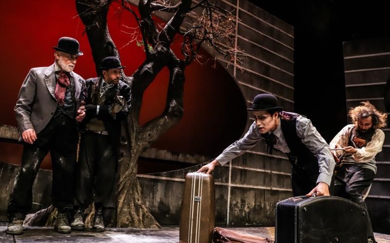 perimenontas-ton-gkonto-ta-uparksiaka-paixnidia-tou-gianni-kaklea