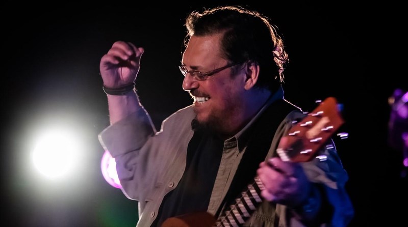 ena-megalo-afieroma-ston-laurenti-maxairitsa-ston-kipo-tou-megarou