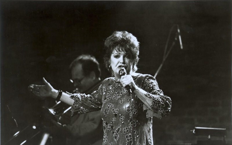 pethane-i-emblimatiki-tragoudistria-tis-Jazz-annie-ross-emblimatiki-tragoudistria-tis-Jazz-annie-ross