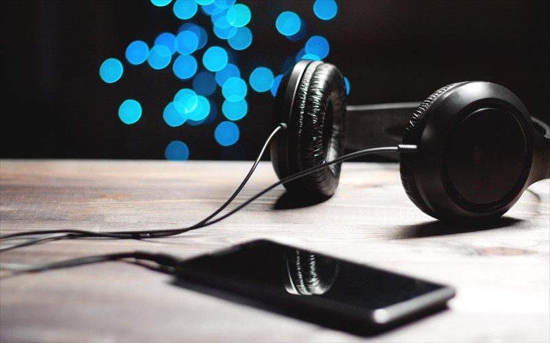 to-bandcamp-steketai-sto-pleuro-ton-kallitexnon-en-meso-pandimias