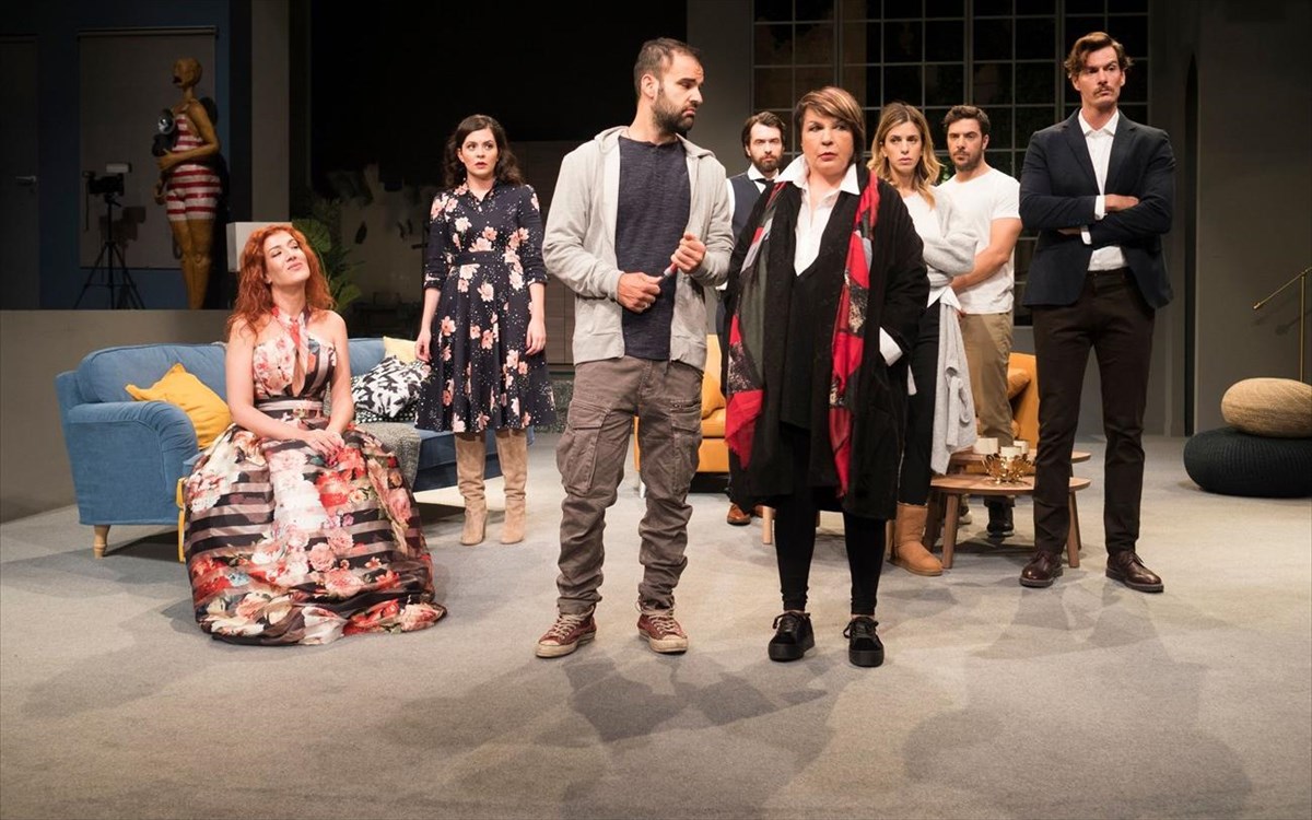 opoios-thelei-na-xorisei-na-sikosei-to-xeri-tou