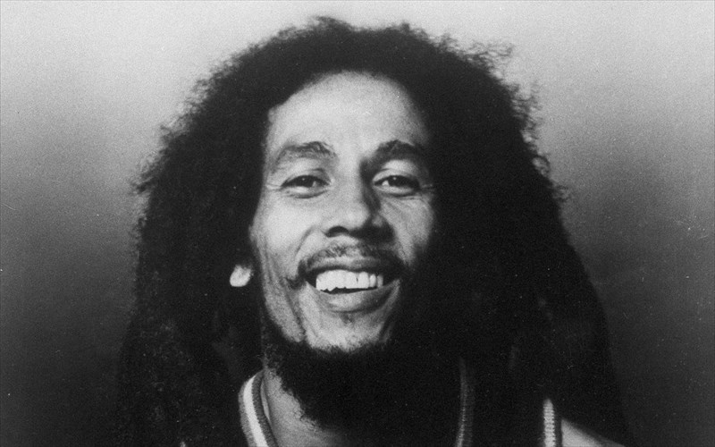ena-ntokimanter-mas-gurizei-sta-xronia-tou-bob-marley-sti-megali-bretania