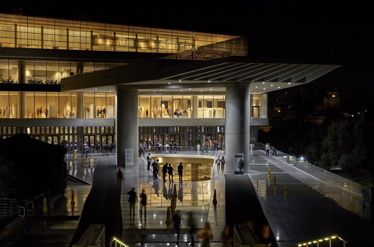 i-kratiki-orxistra-athinon-sunanta-ton-motsart-sto-mouseio-akropolis