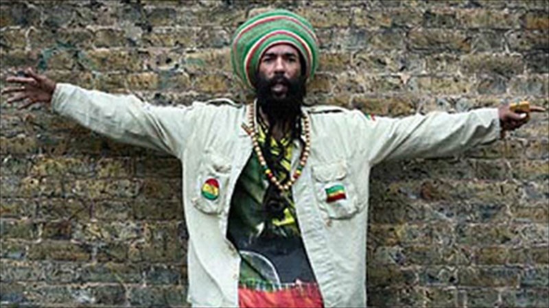 reggae-giorti-apo-ton-basilia-tis-jungle-stin-anodo