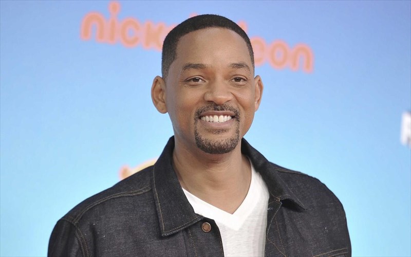o-will-smith-kseperase-tous-fobous-tou-gia-tin-thalassa-kolumpontas-me-karxaries
