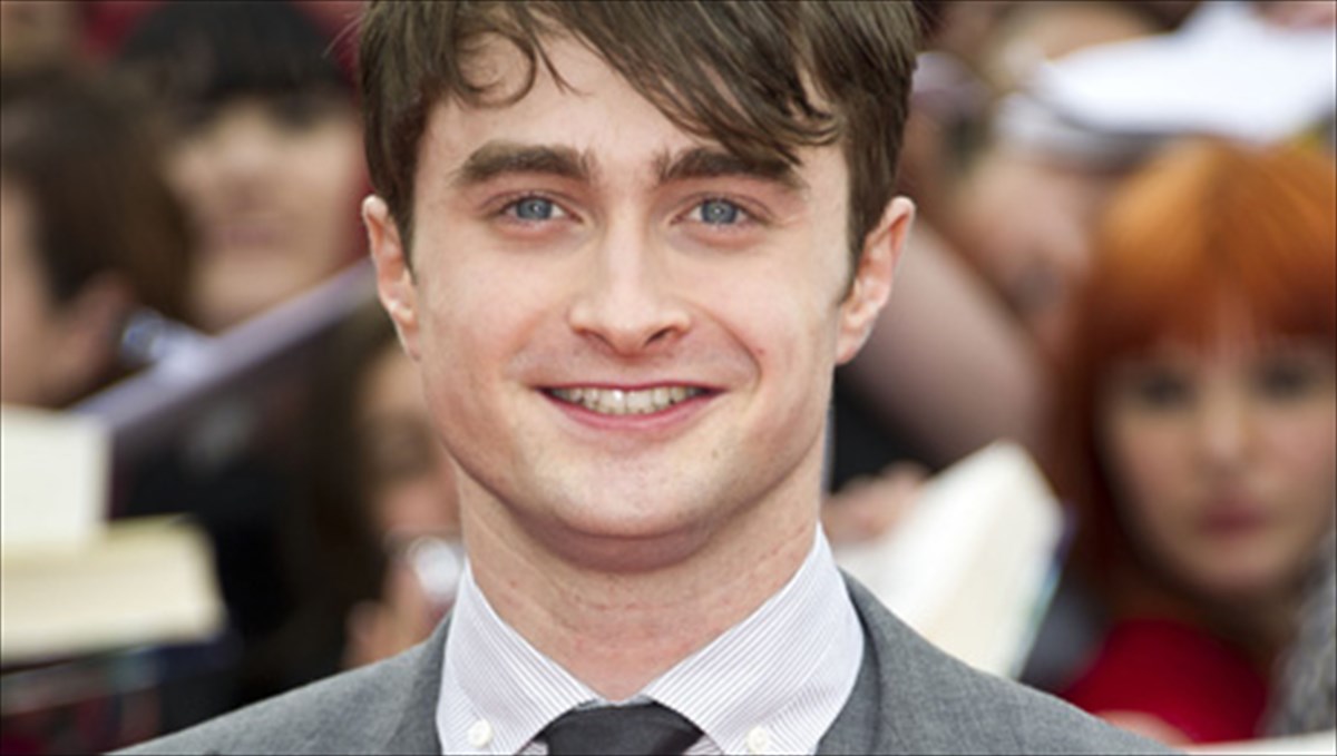 dradcliffe-tha-epistrepsei-os-xari-poter-sto-neo-senario-tis-Jk-rowling