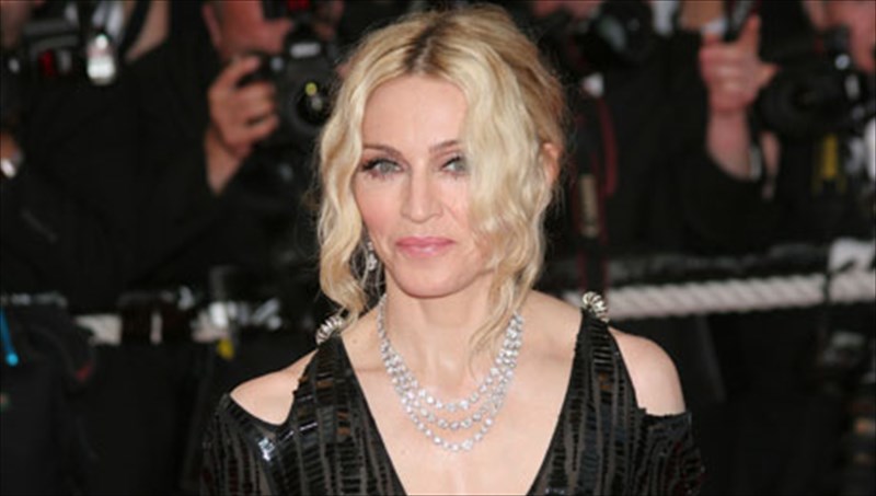 madonna-giati-tis-apagoreusan-tin-eisodo-se-alusida-kinimatografon