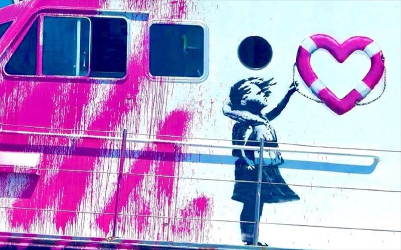to-neo-giot-tou-banksy-diasozei-metanastes-stin-mesogeio
