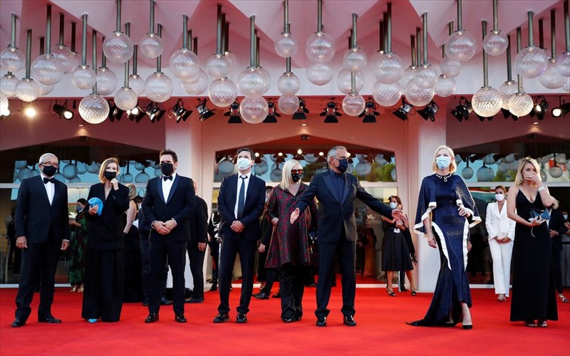 77o-festibal-benetias-to-sinema-epanekkinei-kontra-ston-koronoio