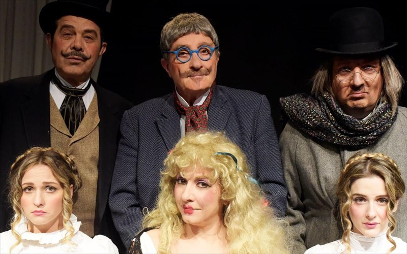 to-theatro-stoa-anebazei-ksana-to-epaggelma-tis-mitros-mou