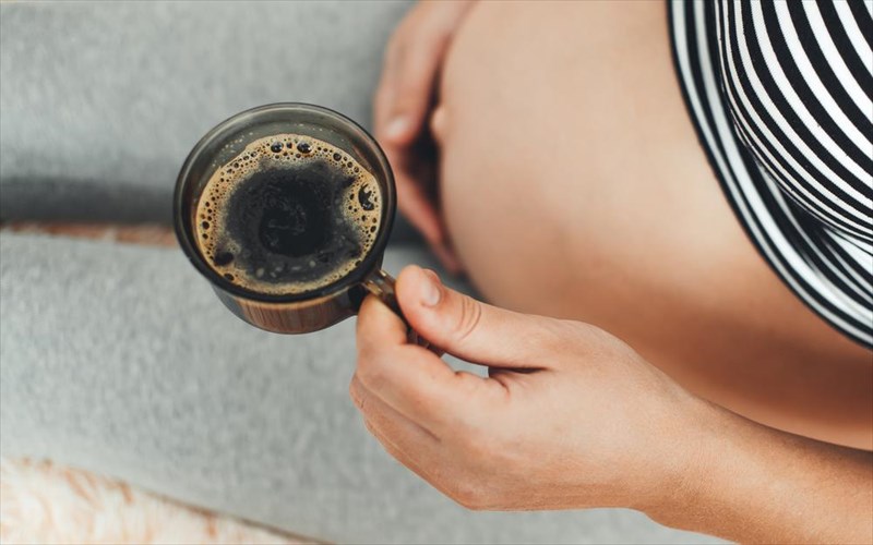 yparxei-asfalis-posotita-kafeinis-kata-tin-egkumosuni