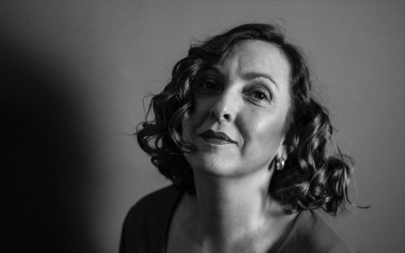 o-megalos-peripatos-tou-petrou-me-tin-maria-tsima-sto-neo-theatro-katerina-basilakou