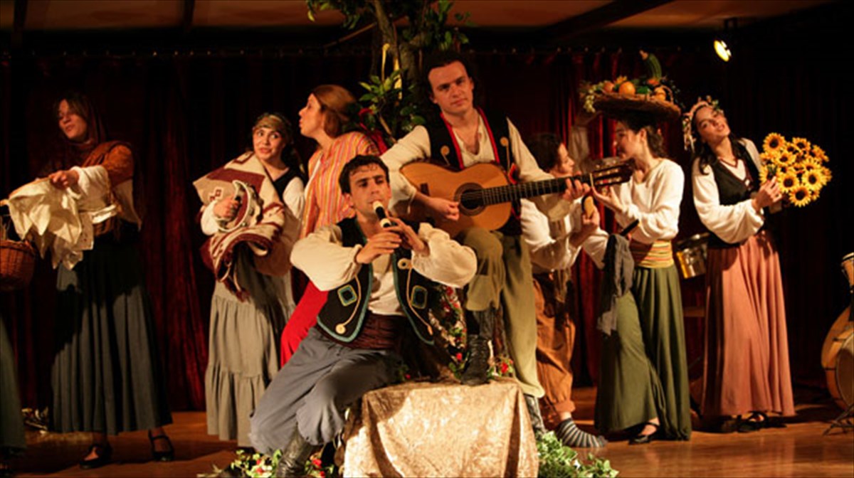 xristougenniatiki-paidiki-parastasi