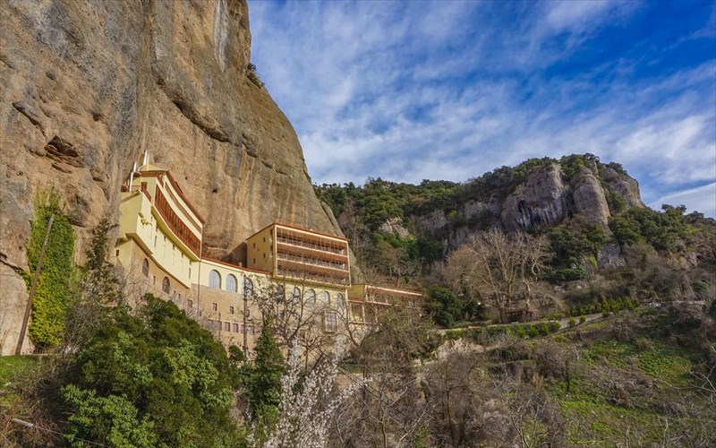 deite-ena-apo-ta-palaiotera-monastiria-tis-elladas