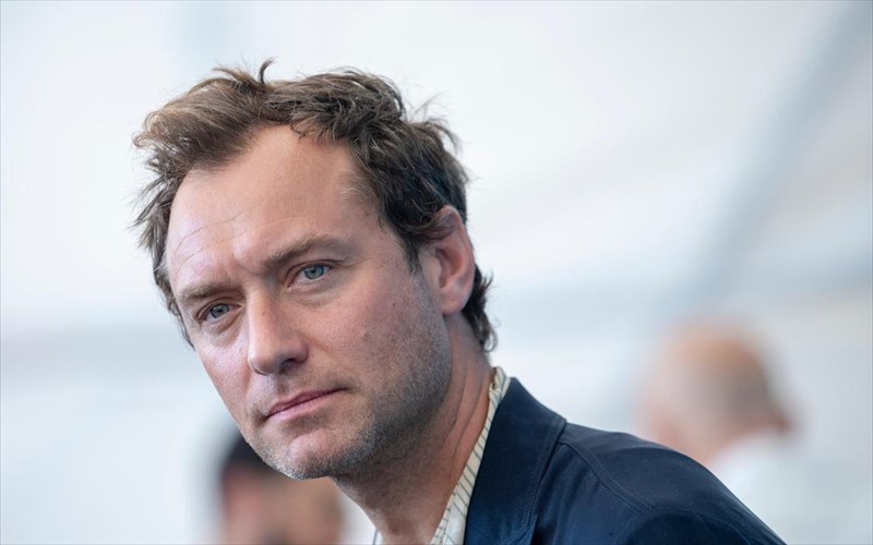 oi-giatroi-tou-contagion-eixan-proeidopoiisei-ton-Jude-law-gia-to-endexomeno-pandimias