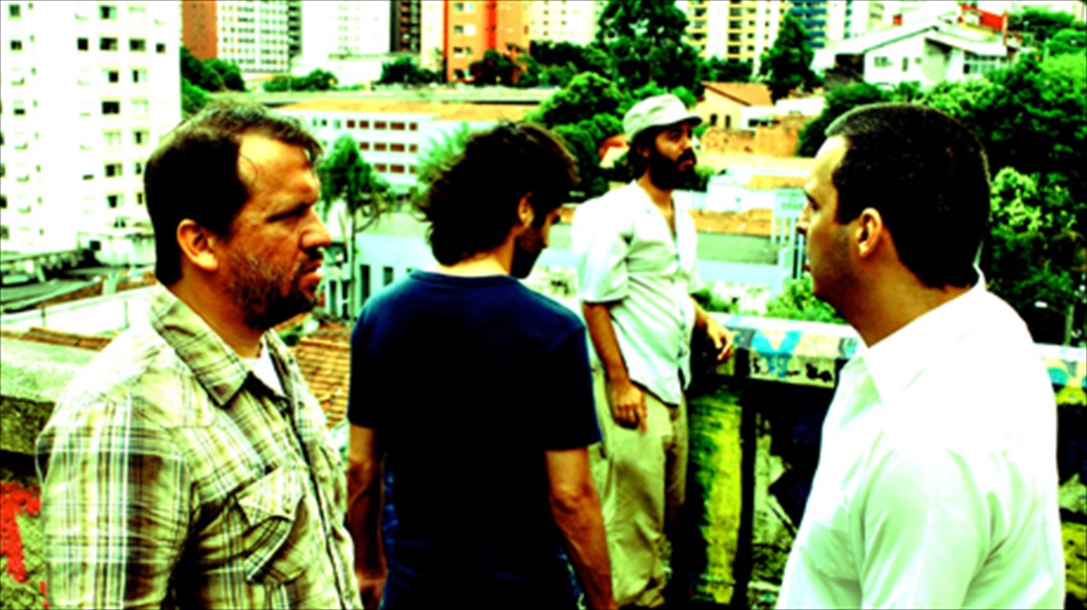 h-sugxroni-polusullektiki-mousiki-tis-brazilias-se-duo-sunaulies