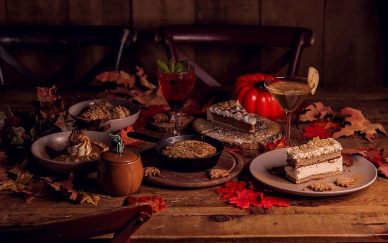 to-cap-cap-gemise-fthinoporina-xromata