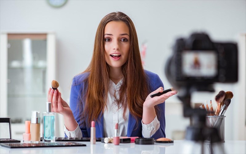 oi-5-top-beauty-influencers-ston-kosmo-sumfona-me-to-tiktok-top-beauty-influencers-ston-kosmo-sumfona-me-to-tiktok