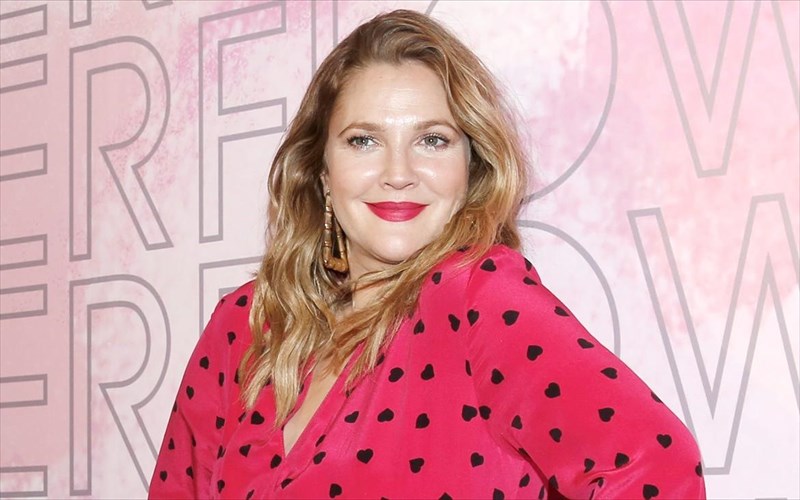 drew-barrymore-imoun-ektos-elegxou-kai-ethismeni-sta-narkotika