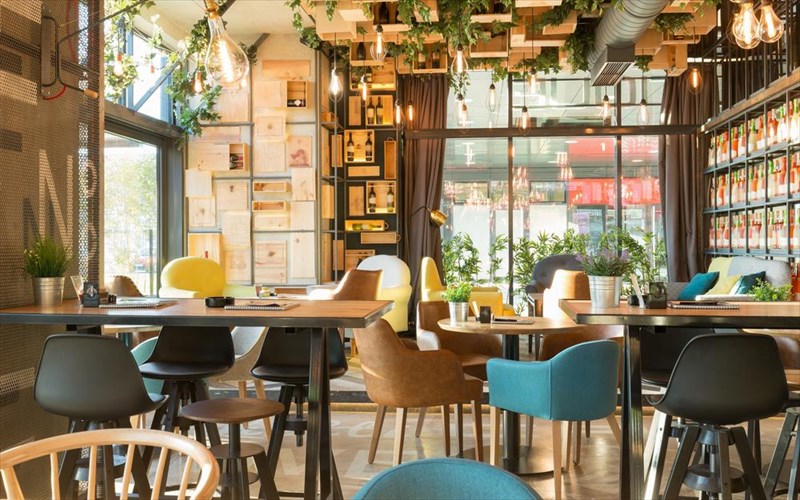 pente-simadia-oti-ena-estiatorio-den-einai-asfales-apenanti-ston-koronoio