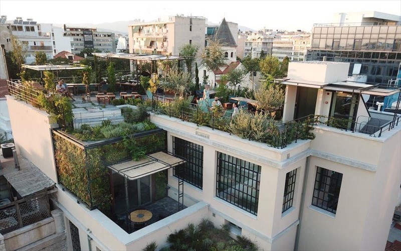 to-foundry-suites-athens-taksideuei-stin-tailandi-me-tuk-tuk