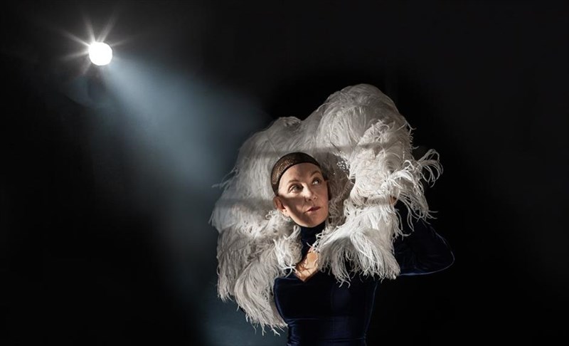 o-giorgos-nanouris-skinothetei-tin-olia-lazaridou-se-diaforetikous-rolous