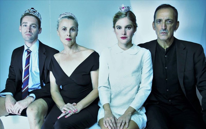 faidras-eros-nees-fotografies-apo-tin-parastasi-tis-antzela-mprouskou