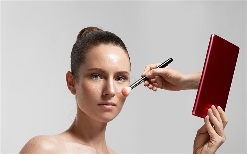 pos-to-eikoniko-makigiaz-sozei-tin-biomixania-omorfias