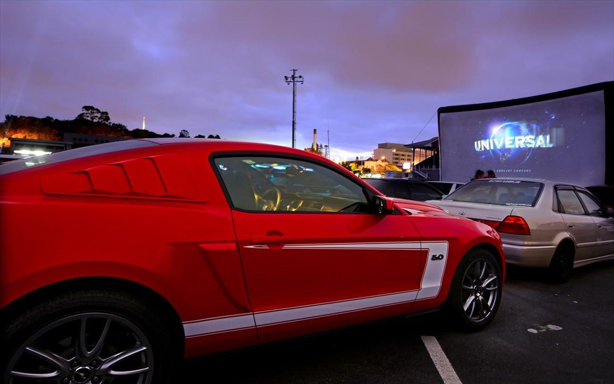 drive-in-sinema-kinimatografos-autokinita
