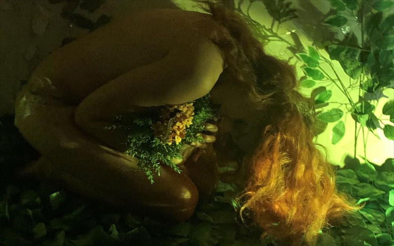 to-trace-of-antigone-ton-ellis-papakonstantinou-kai-odc-ensemble-sto-roma-europa-festival