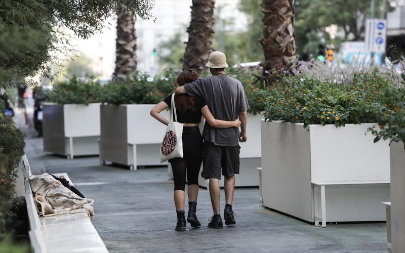 i-athina-sto-deutero-kuma-pandimias