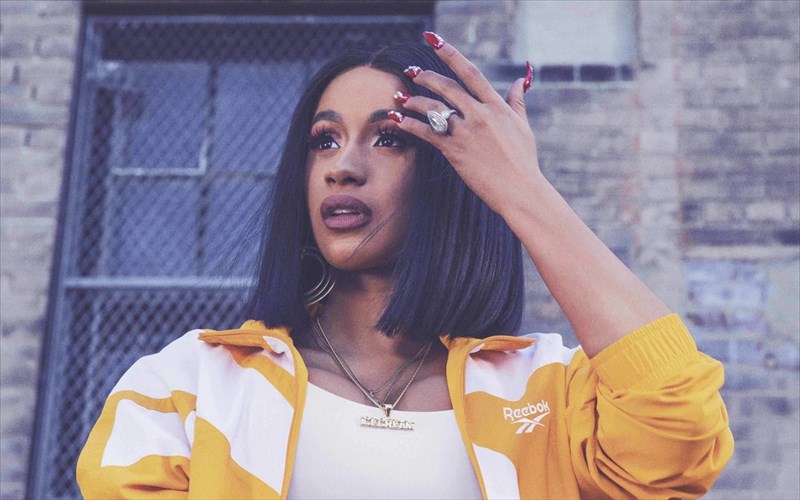 ta-reebok-tis-cardi-b-eksantlithikan-se-xrono-rekor