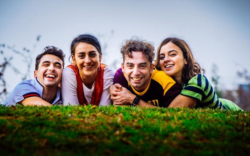 i-suntexnia-tou-geliou-etoimazei-ksana-mia-giorti-stou-nourian