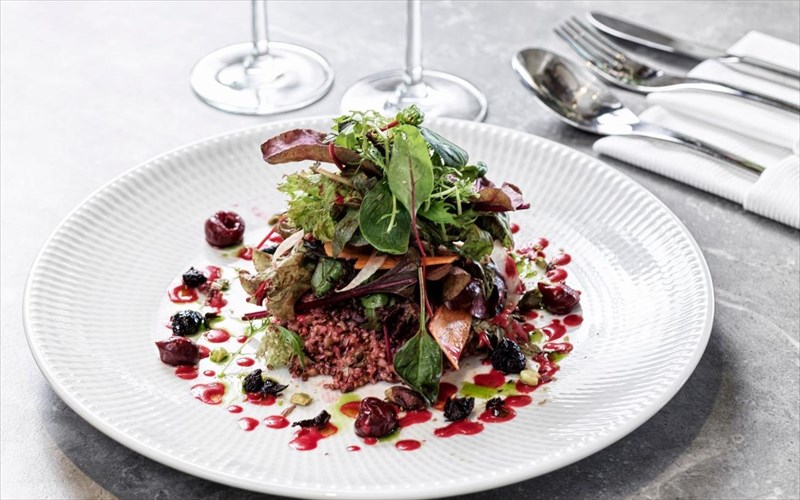 menou-afupnisis-gia-ton-karkino-tou-mastou-serbirei-to-athens-capital-hotel-mgallery-collection