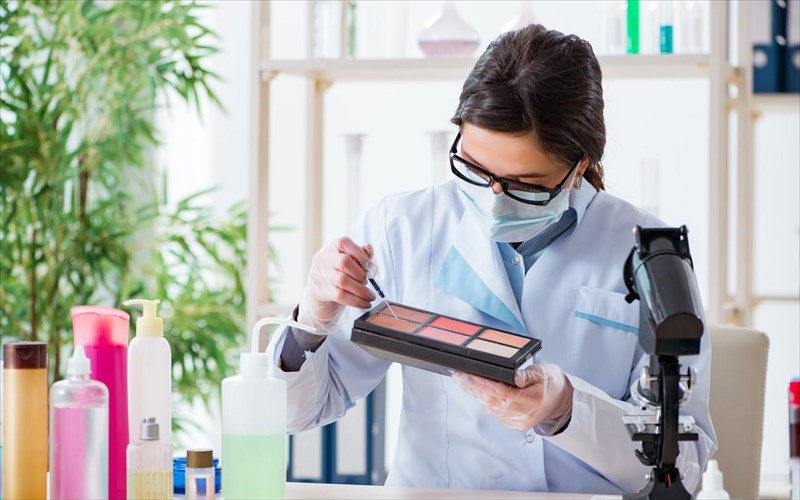 to-ualouroniko-oksu-trupose-kai-sto-makigiaz