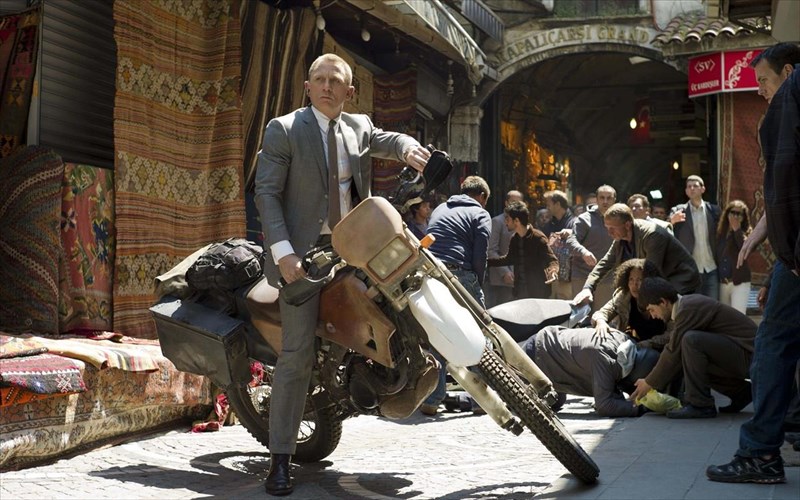 no-time-to-die-giati-xreiastikan-38000-litra-coca-cola-gia-ena-stunt