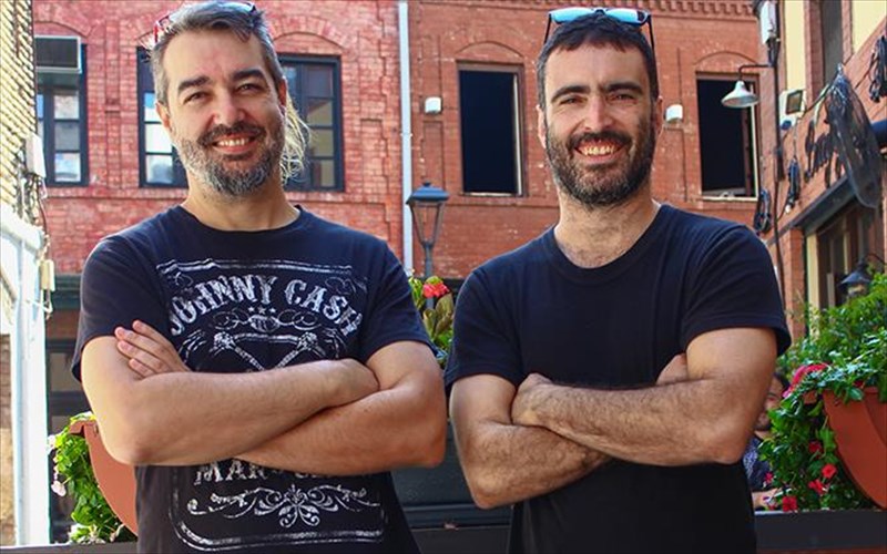 ti-etoimazoun-fetos-gia-ta-paidia-oi-hippo-theatre-group