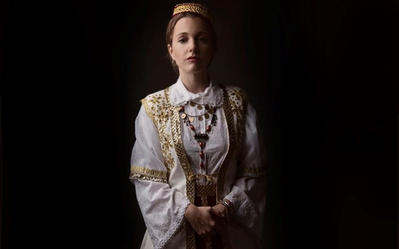 i-xora-pou-pote-den-pethaineis-i-nea-parastasi-tou-enke-fezollari