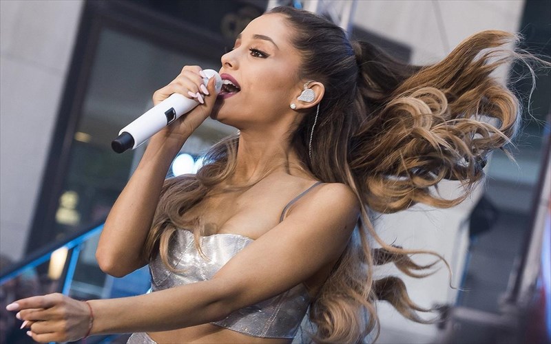 i-ariana-grande-kerase-pitsa-tous-psifoforous-sti-florinta