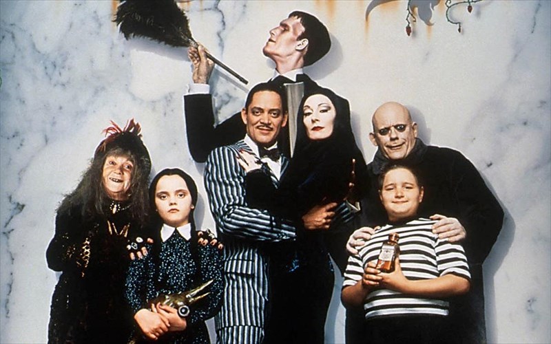 o-tim-burton-epanaferei-tin-oikogeneia-antams-sti-mikri-othoni