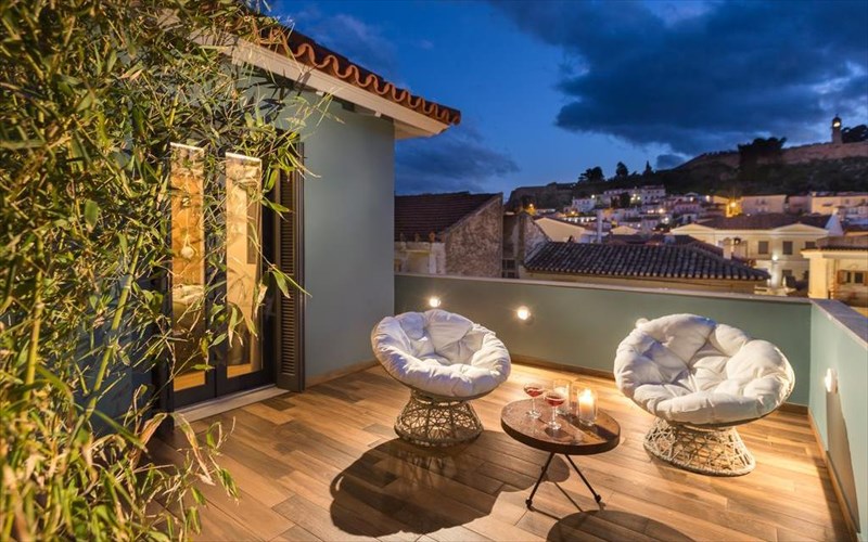 tesseris-idiaiteres-epiloges-diamonis-stin-peloponniso