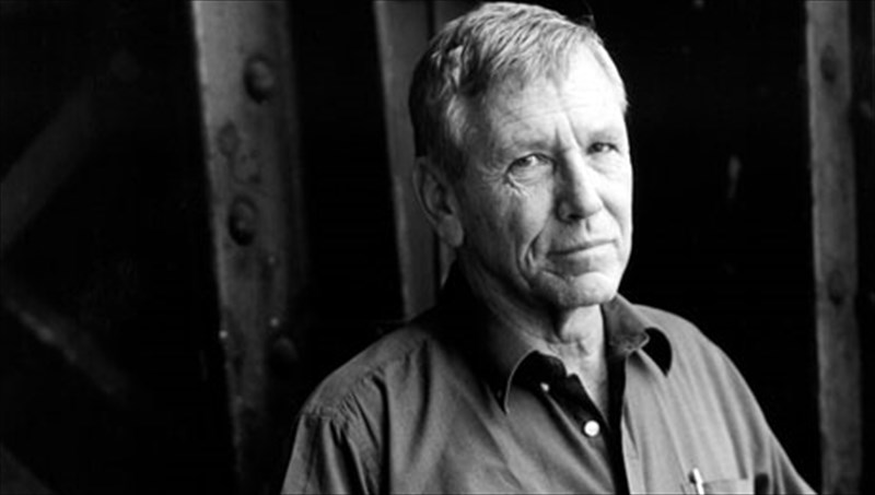 oi-suggrafeis-tou-kosmou-dinoun-rantebou-me-tous-ellines-anagnostes-tous