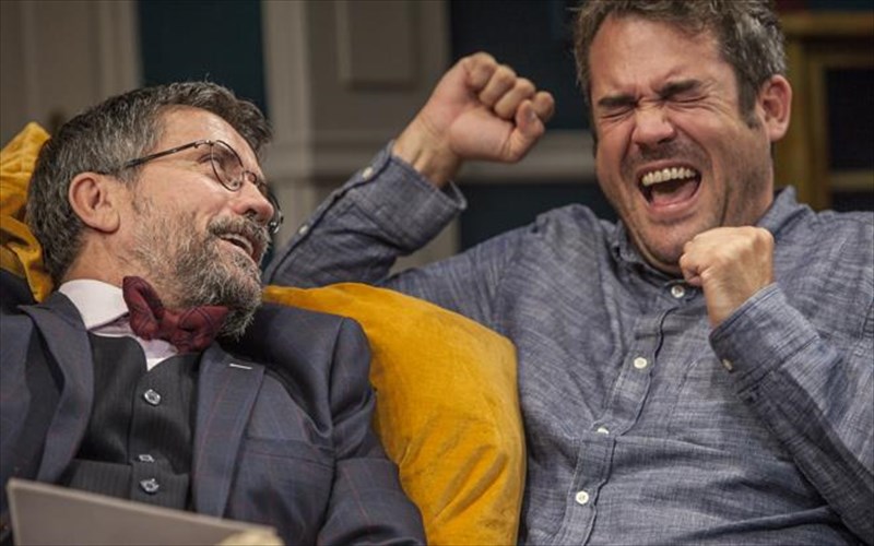 papadopoulos-kai-dadakaridis-serbiroun-kai-fetos-ena-deipno-ilithion