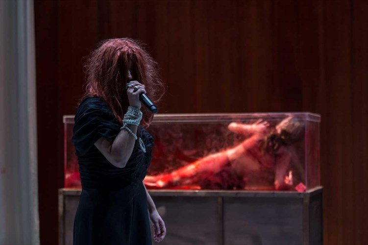 premiera-apopse-gia-tin-antigoni-tou-sofokli-me-ti-lena-kitsopoulou