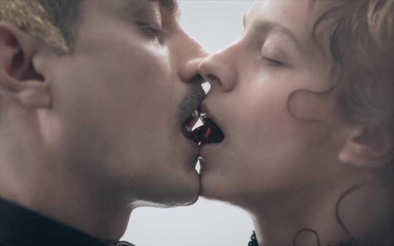 neo-kuklo-me-real-time-live-streaming-anakoinonei-to-theatro-poreia