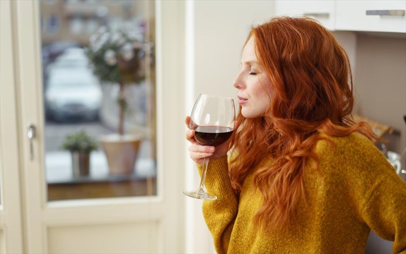 lockdown-kai-alkool-poioi-katanalonoun-perissotero