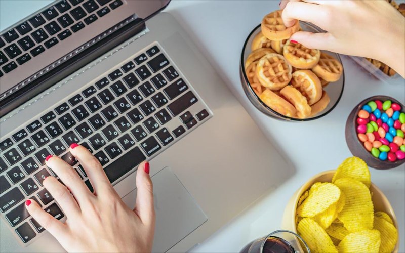 i-polli-douleia-troei-ti-siloueta